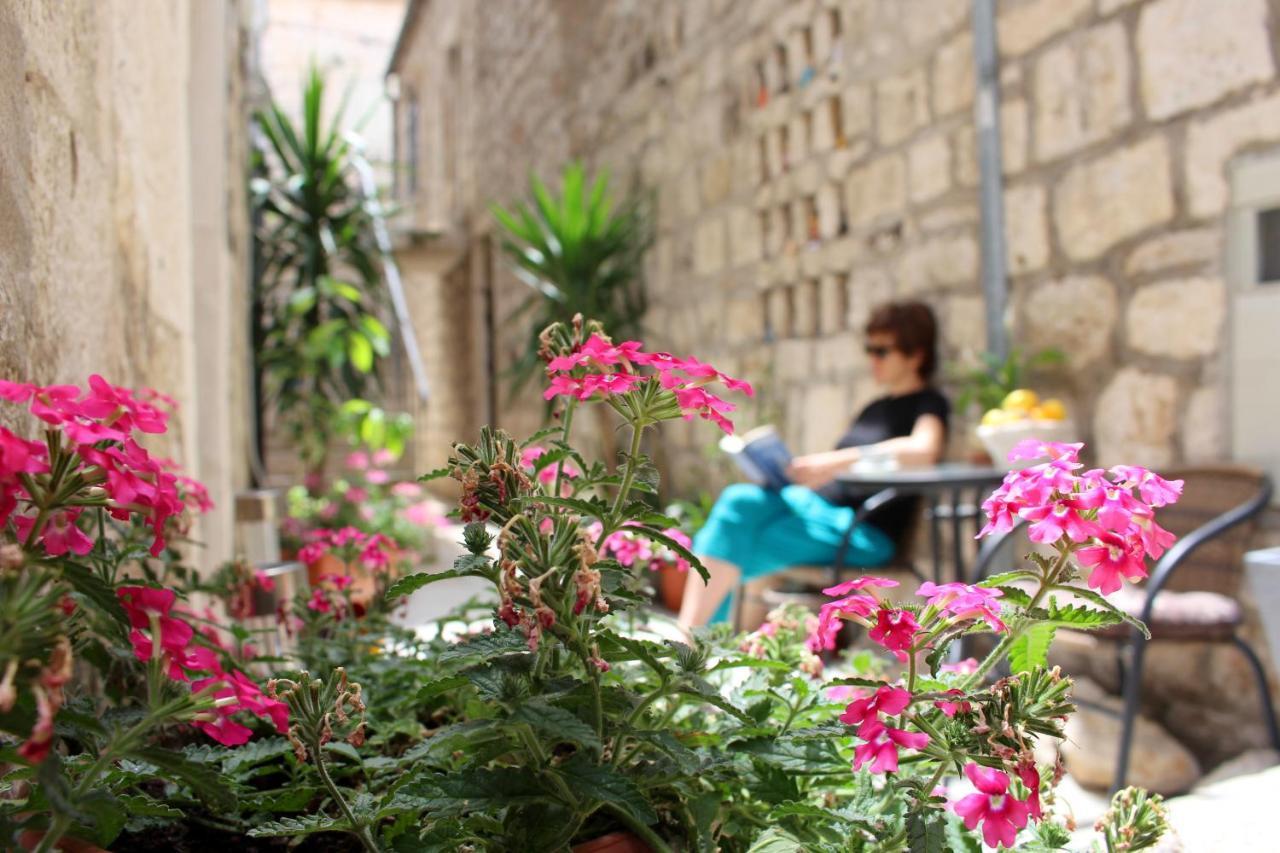 Street Garden Apartment Хвар Екстериор снимка