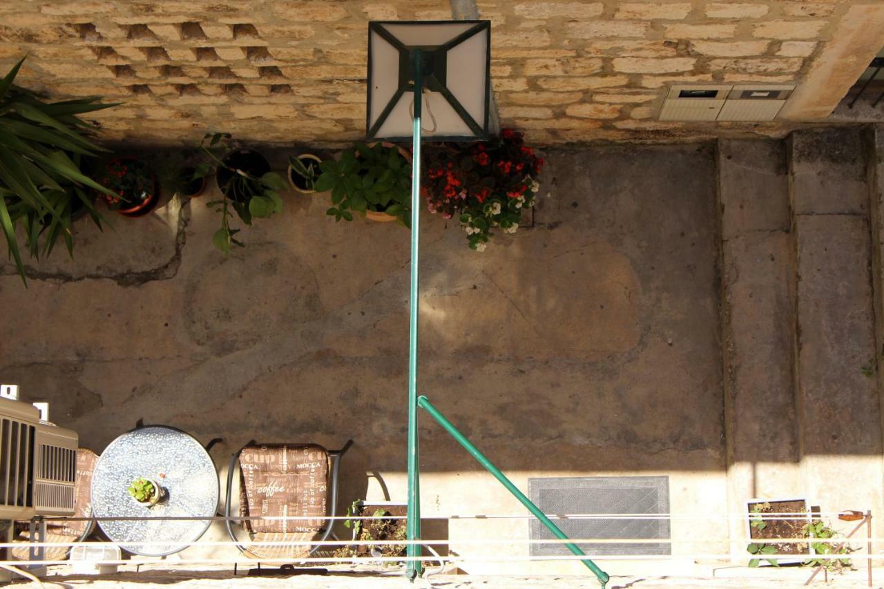 Street Garden Apartment Хвар Екстериор снимка